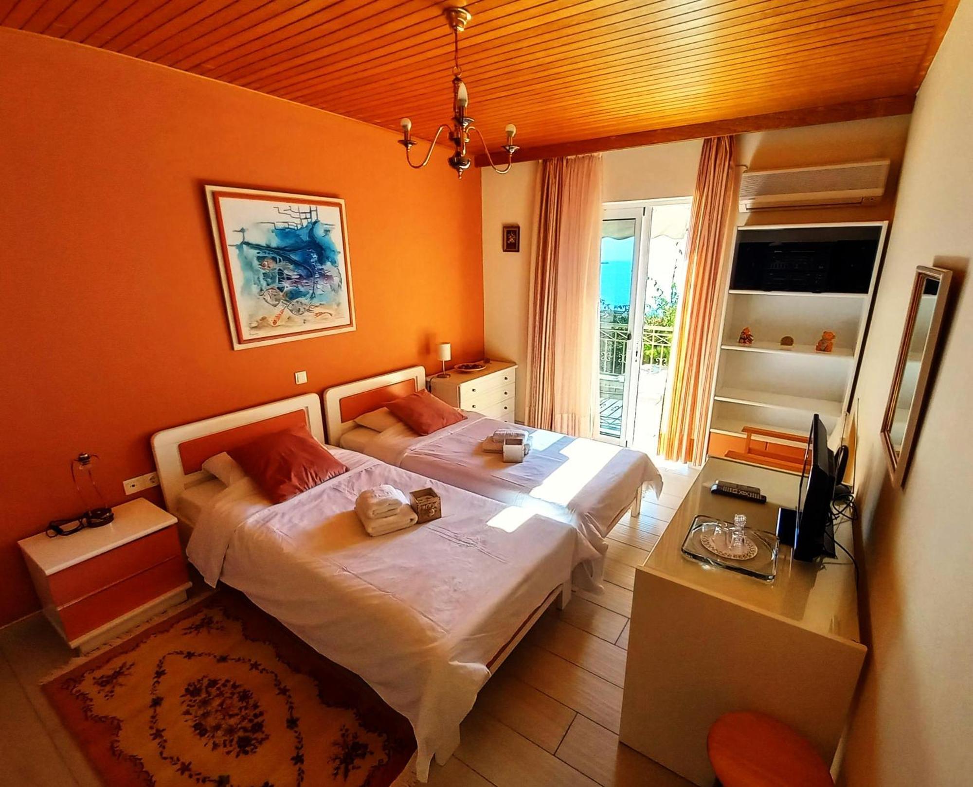 Villa "Eva" - Entire Beachfront Holiday Home - 4S Agia Marina  Exteriér fotografie